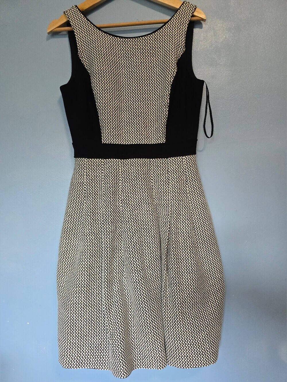 White House Black Market Office Formal Dress Size 4 Nwt